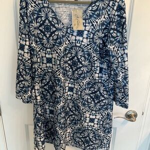 J. Valdi Blue and White Patterned swimwear